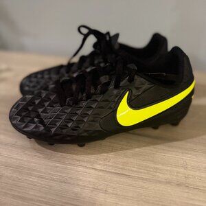 Nike Tiempo Legend 8 Soccer Cleats - Size 4.5Y - Black/Green